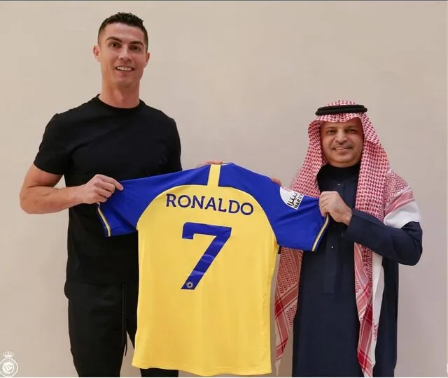 رونالدو رسما به النصر پیوست