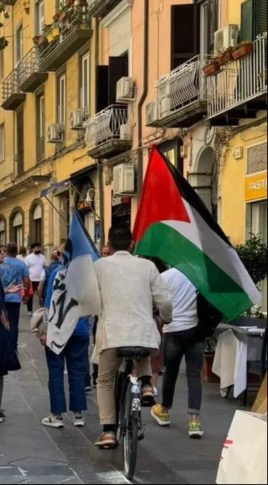 جشن قهرمانی ناپولی با پرچم فلسطین به یاد مارادونا