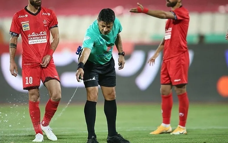 فغانی: خطای مهاجم استقلال روی مدافع پرسپولیس کارت زرد داشت، نه اخراج