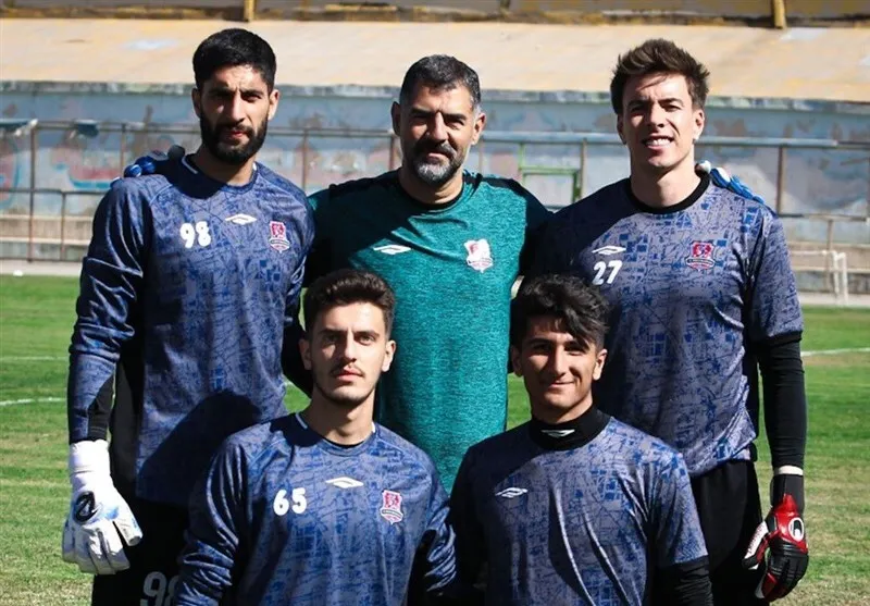 مربی گلرها نساجی: پولی قبل از آمدن به ایران ۳ ماه گلری نکرده بود!