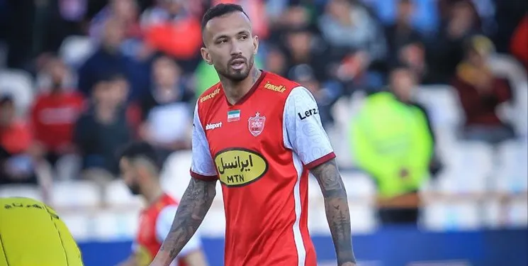 مهاجم گران‌قیمت خارجی در پرسپولیس ماندگار شد