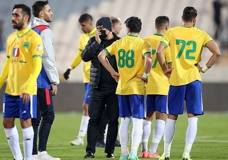 صنعت نفت با 5 غایب مقابل استقلال