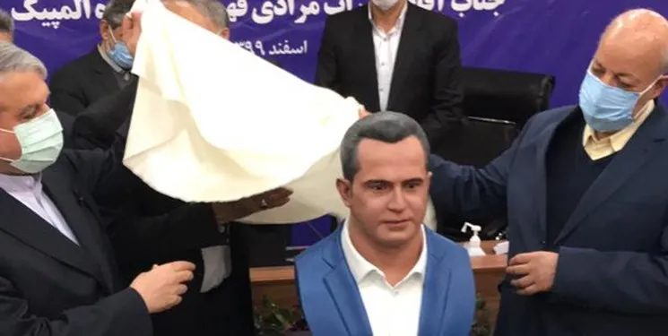 رونمایی از تمبر و سردیس سهراب مرادی