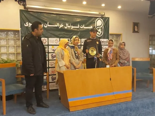 گل‌محمدی: نیمکت ما ۲ ماه است که از سرما می‌لرزد