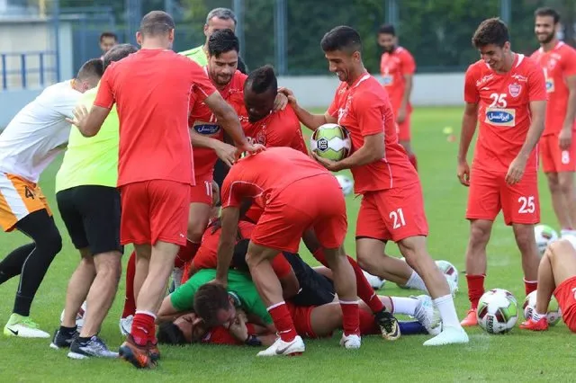 اتفاقات عجیب در اردوی خارجی پرسپولیسی ها