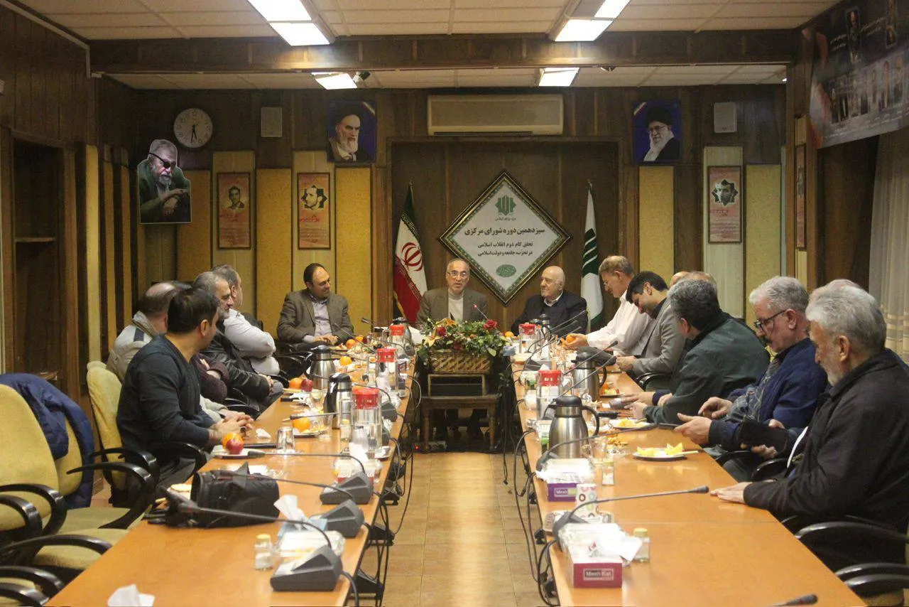 واعظ آشتیانی: در هیج جای دنیا اجازه حضور فرد متخلف را در راس فدراسیون نمی‌دهند