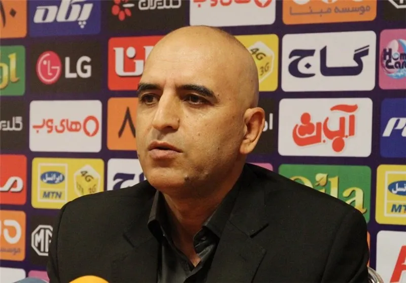 رسمی/حنطه سرمربی مشکی پوشان شد