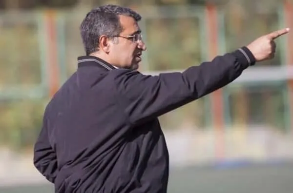 علی پروین عزادار شد