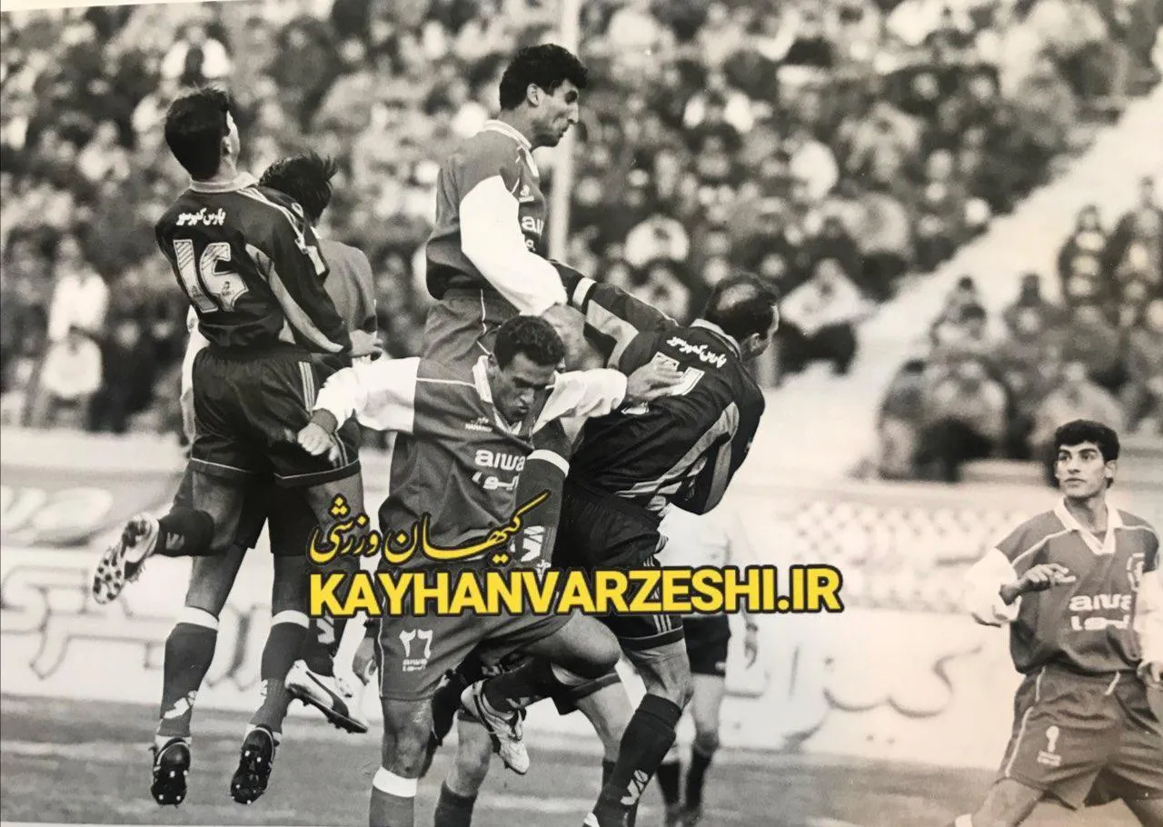 جدال هوایی در دیدار پرسپولیس - پاس