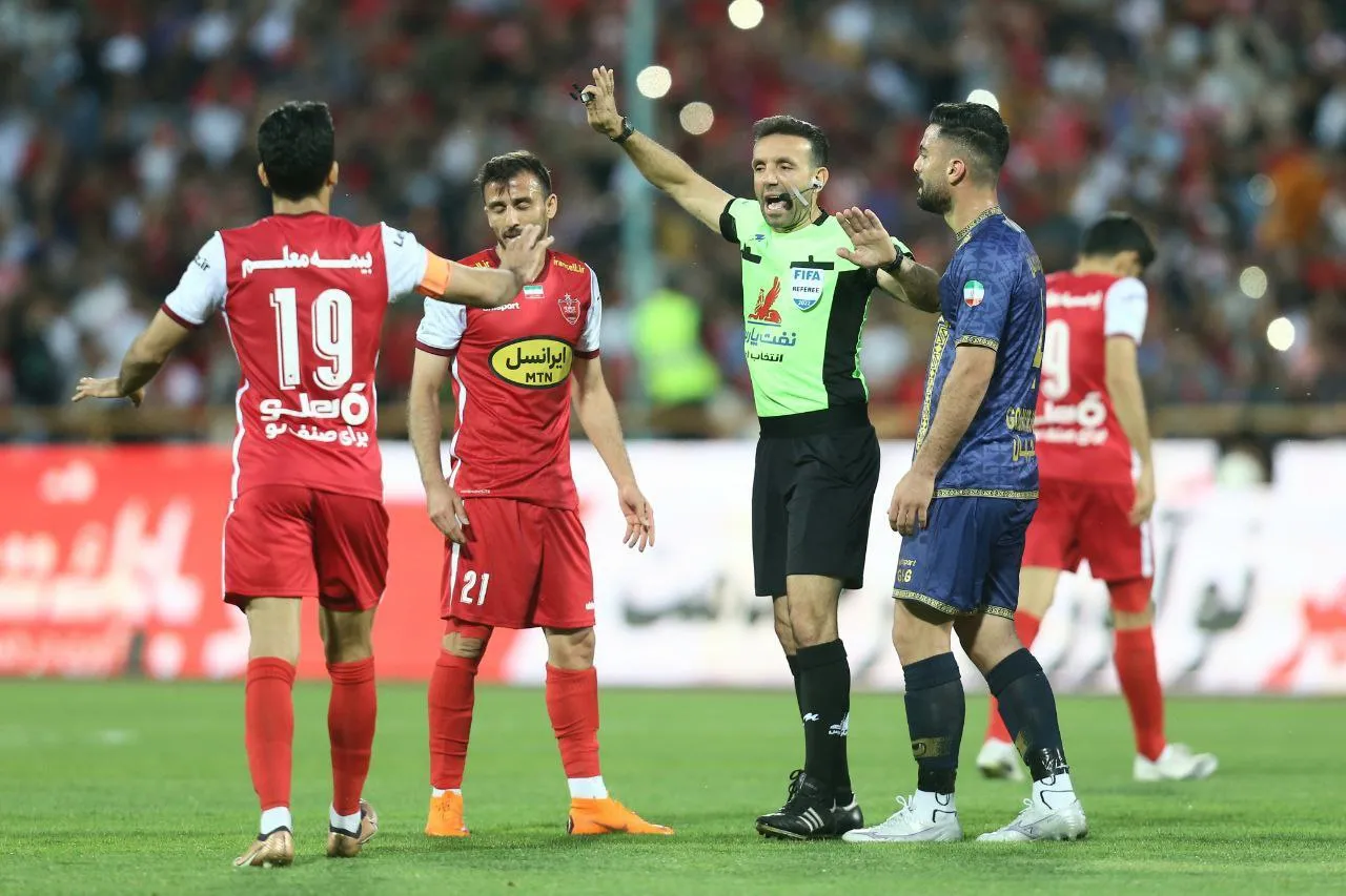 باشگاه گل‌گهر: قرار است در بازی بعدی با پرسپولیس آپشن‌های غیرقانونی هدیه بدهند؟