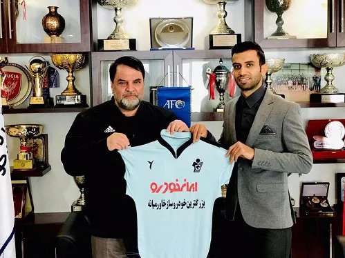بازیکن سابق سپاهان پیکانی شد