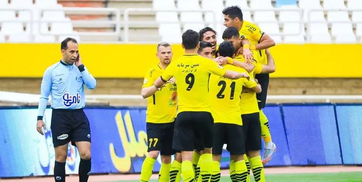 سپاهان به سه قدمی پرسپولیس رسید