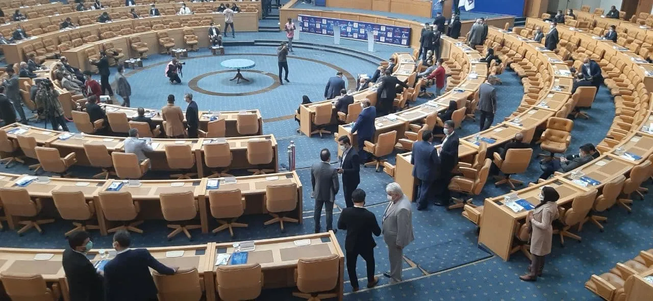 خروج بررسی عزل عزیزی خادم از دستور کار مجمع فدراسیون فوتبال