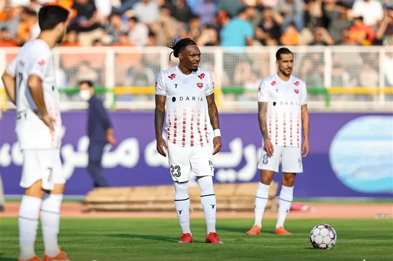 پرسپولیس با برتری قاطع صدر را حفظ کرد